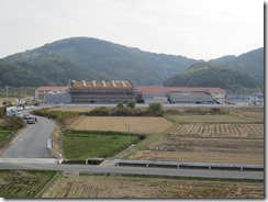 4 校舎全景(吉備真備駅から) 4 校舎全景(吉備真備駅から)