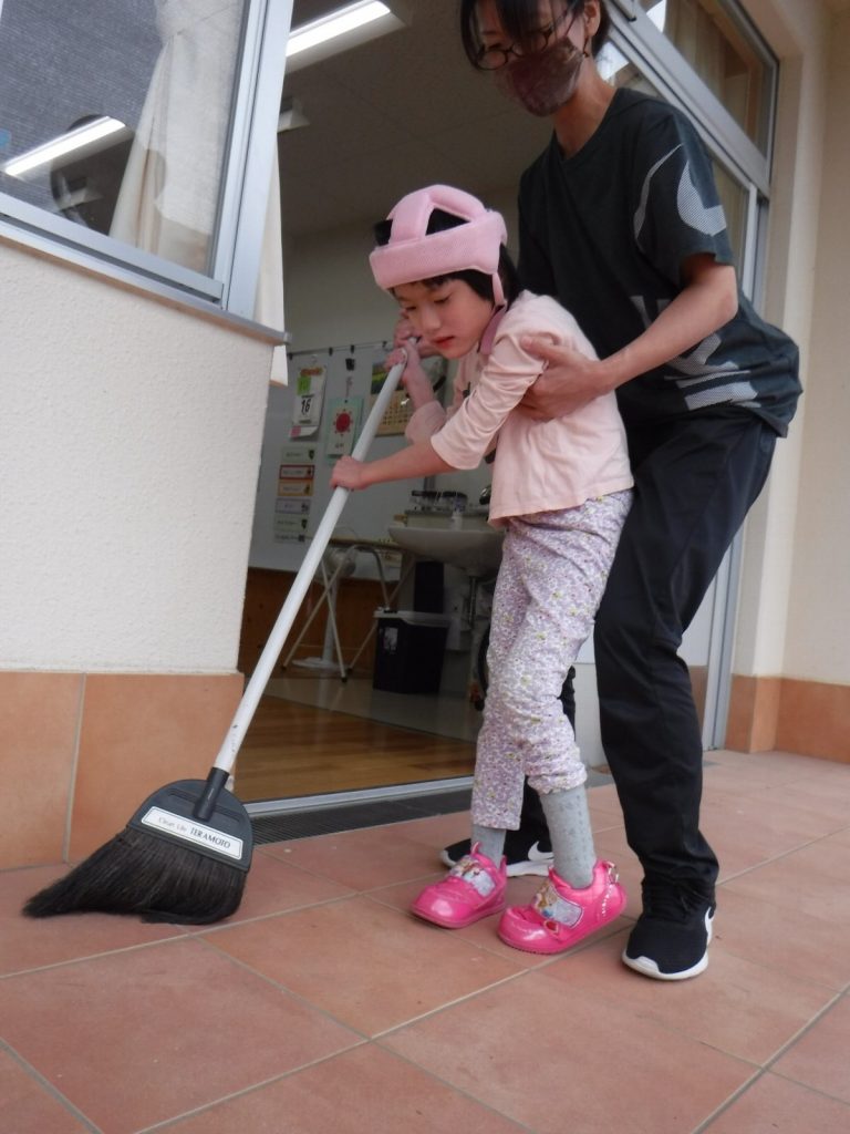 手 が 不 自由 な 人 の ため の 工夫